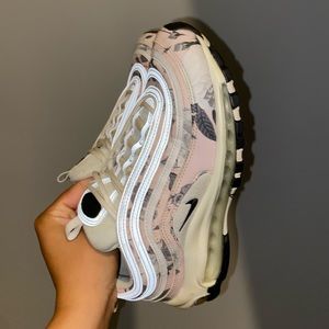 *GENTLY WORN* Nike Air Max 97’s (pale pink floral)